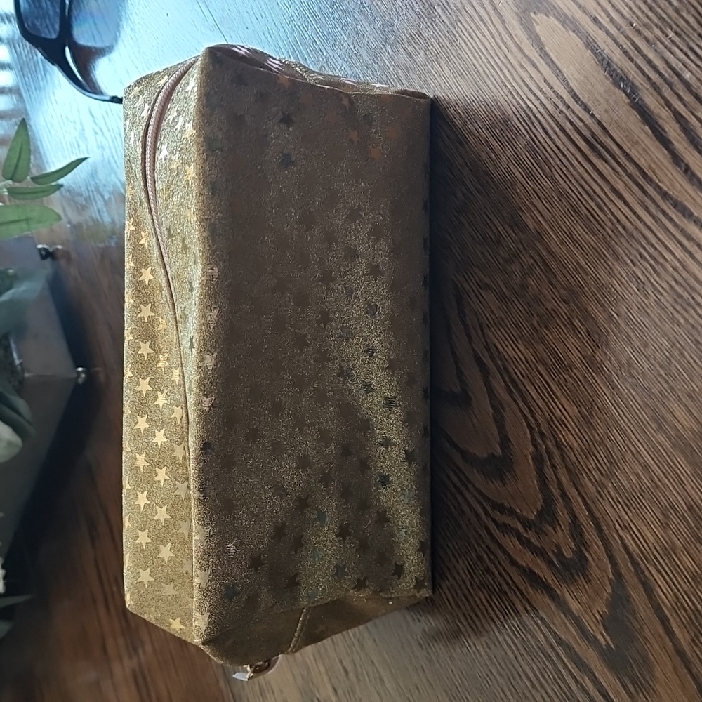 L'bri make up/ toiletries bag